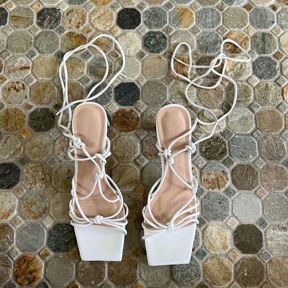Chinese Laundry white lace up heels - Picture 2 of 4